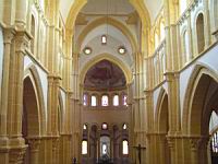 Paray-le-Monial - Basilique du Sacre-Coeur - Nef (2)